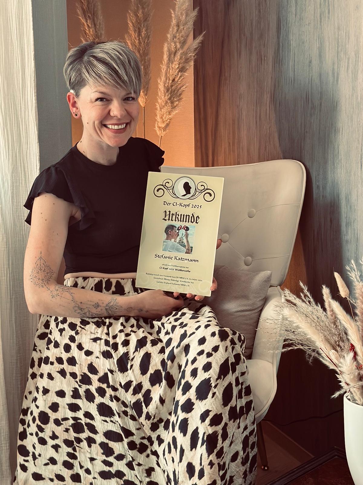 Stef Katzmann mit Urkunde1